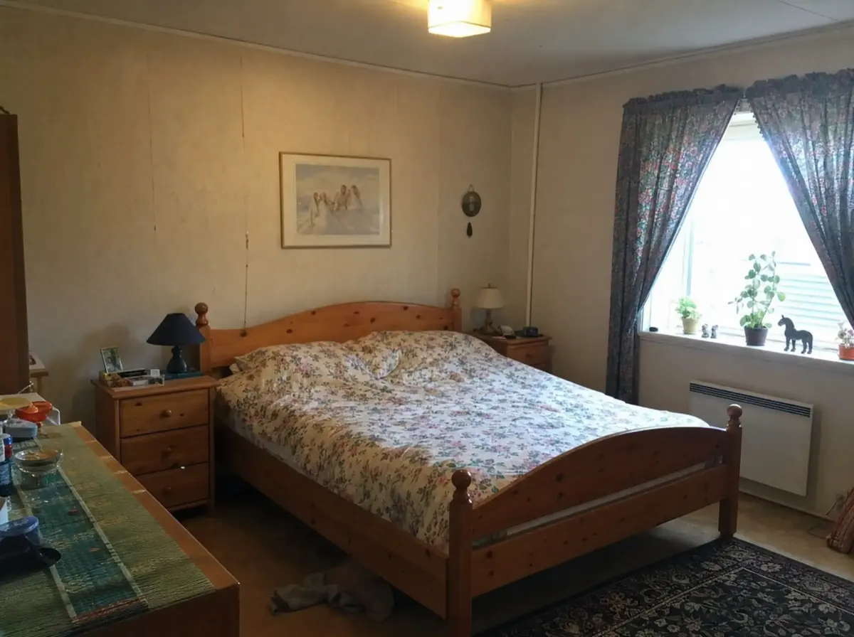 FØR: Soverommet før restyling.